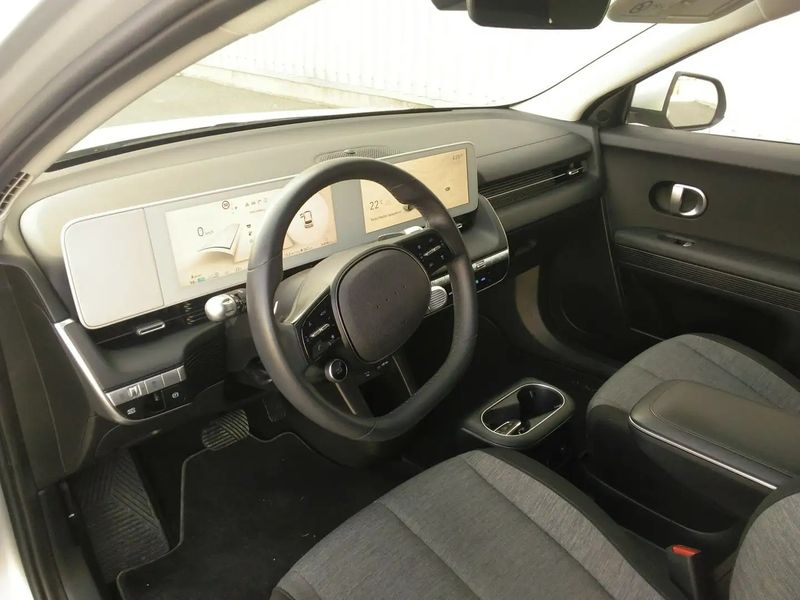 Hyundai Ioniq Electric • 2022 • 19,000 km 5
