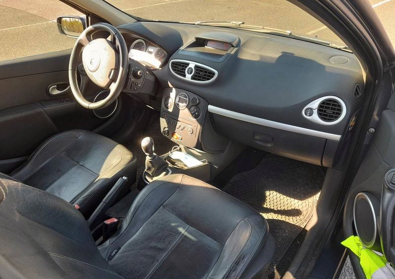 Renault Clio • 2008 • 240,000 km 4