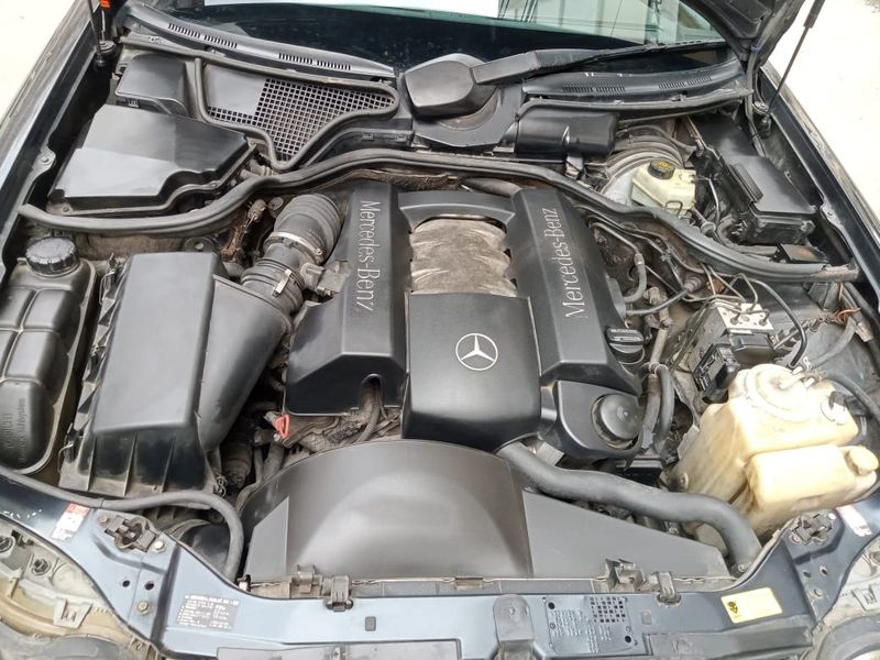 Mercedes-Benz E-320 • 1998 • 279,000 km 3