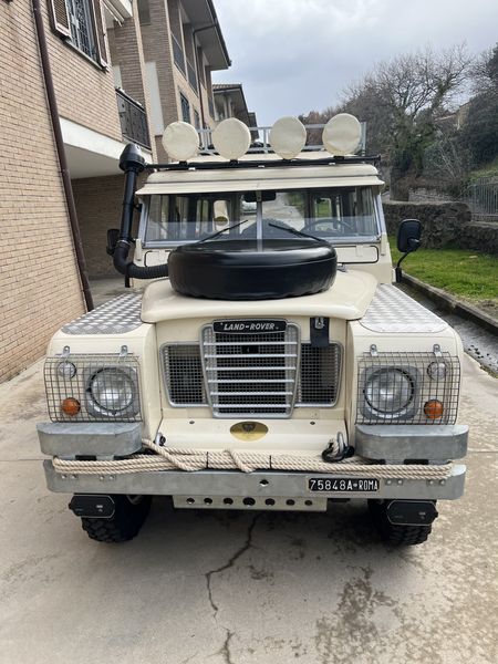 Land Rover 109 • 1982 • 3,600 km 3