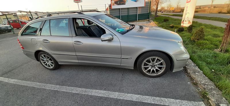 Mercedes-Benz C • 2004 • 264,000 km 10