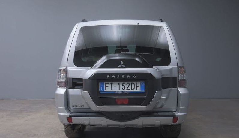 Mitsubishi Pajero • 2018 • 96,000 km 5