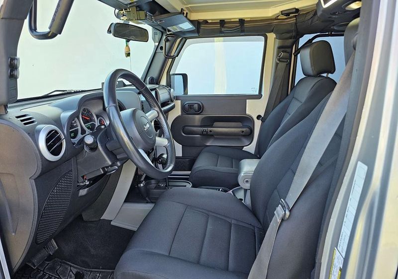 Jeep Wrangler • 2009 • 120,000 km 3
