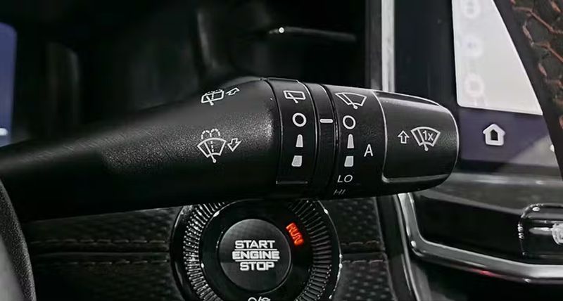 Jeep Compass • 2024 • 14,181 km 13