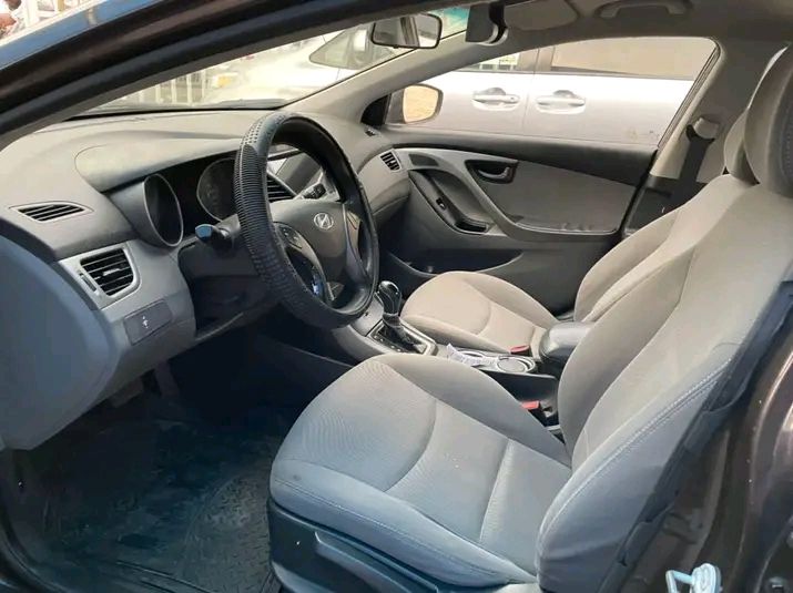 Hyundai Elantra • 2016 • 80,000 km 3