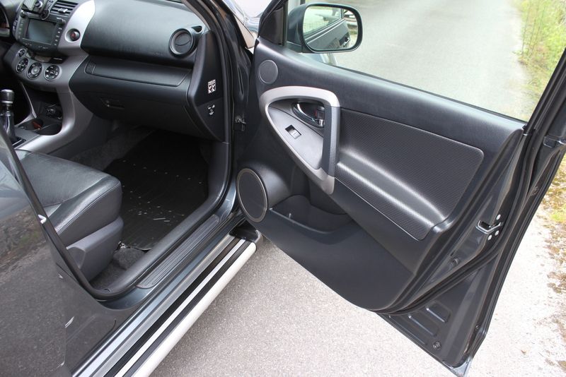 Toyota RAV4 • 2006 • 230,000 km 3