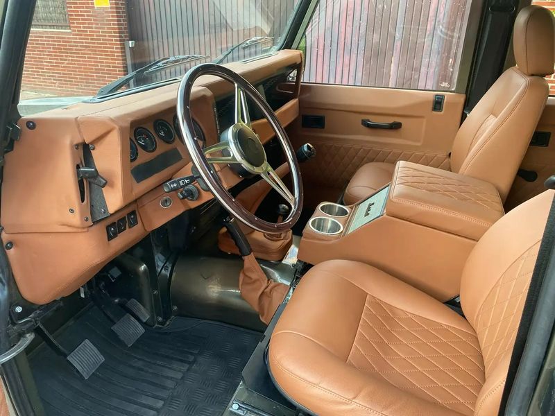 Land Rover Defender • 2001 • 184,000 km 2