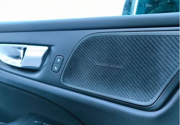 Volvo V60 • 2020 • 69,000 km 4