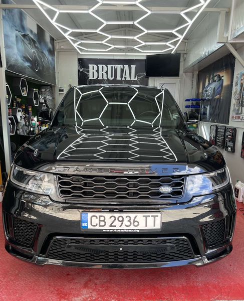 Land Rover Range Rover • 2020 • 150,000 km 1