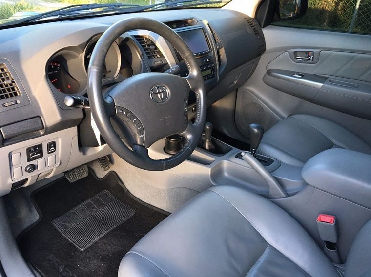 Toyota Hilux • 2011 • 135,000 km 6