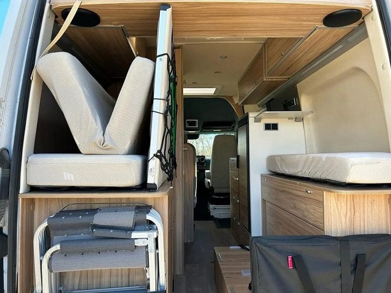 Mercedes-Benz 100 D • 2019 • 124,000 km 18