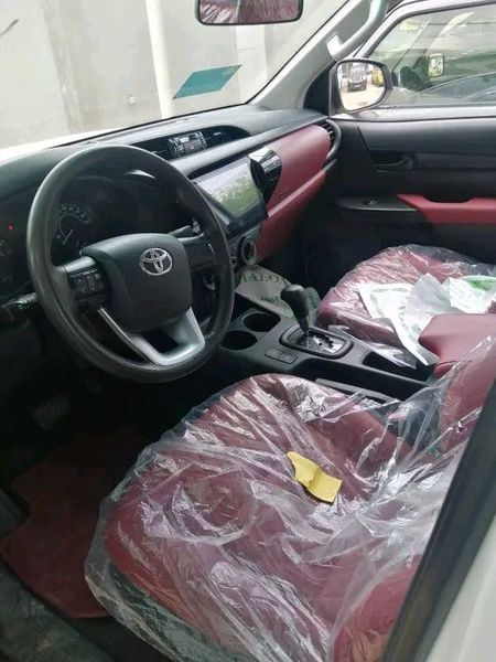 Toyota Hilux • 2020 • 23 km 3
