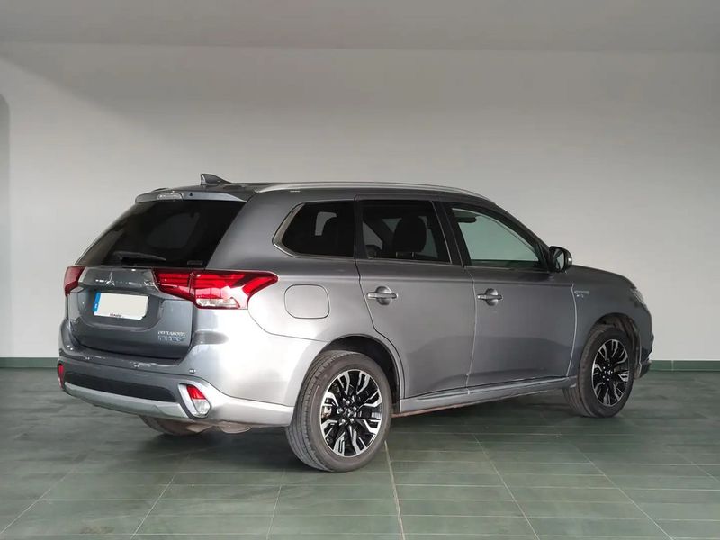 Mitsubishi Outlander • 2017 • 71,000 km 6