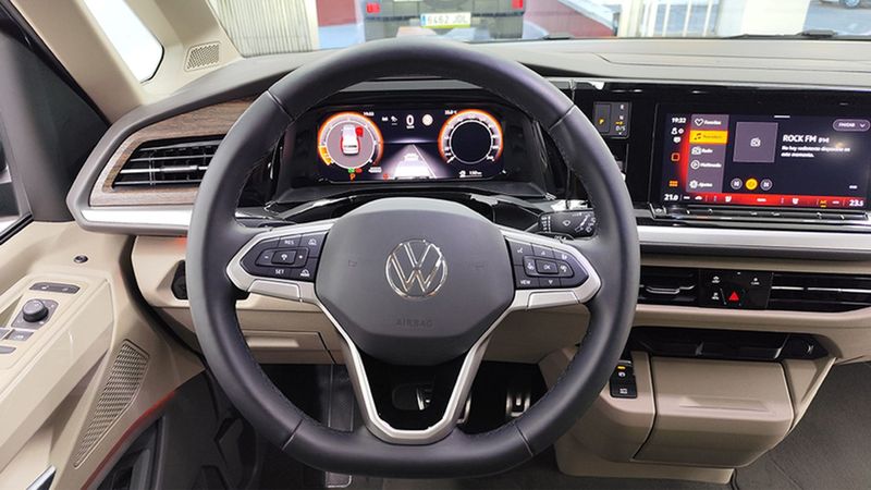 Volkswagen Multivan • 2024 • 3,979 km 32