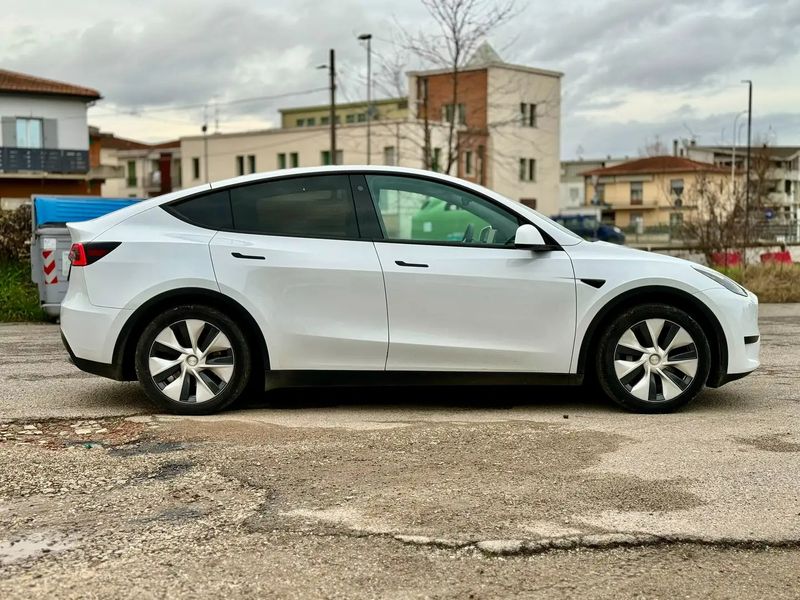 Tesla Model Y • 2022 • 45,000 km 6