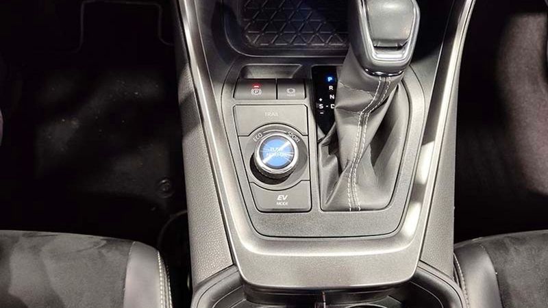 Toyota RAV4 • 2023 • 27,309 km 3