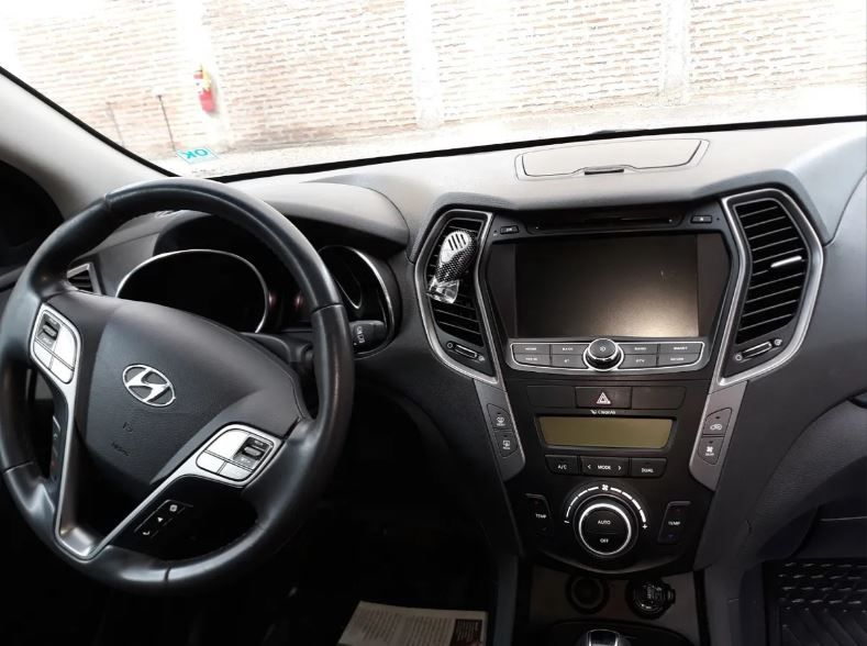 Hyundai Santa Fe • 2017 • 90,000 km 5