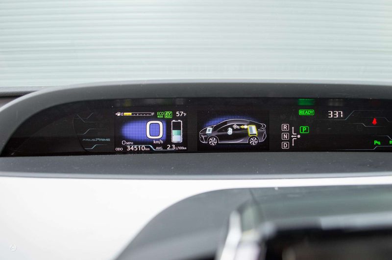 Toyota Prius • 2017 • 144,500 km 10
