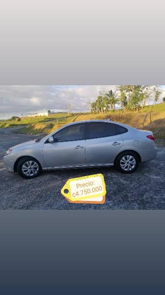 Hyundai Elantra • 2010 • 143,000 km 1