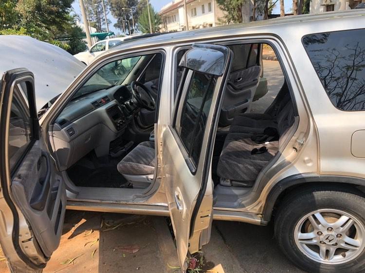 Honda CR-V • 2000 • 170,000 km 4