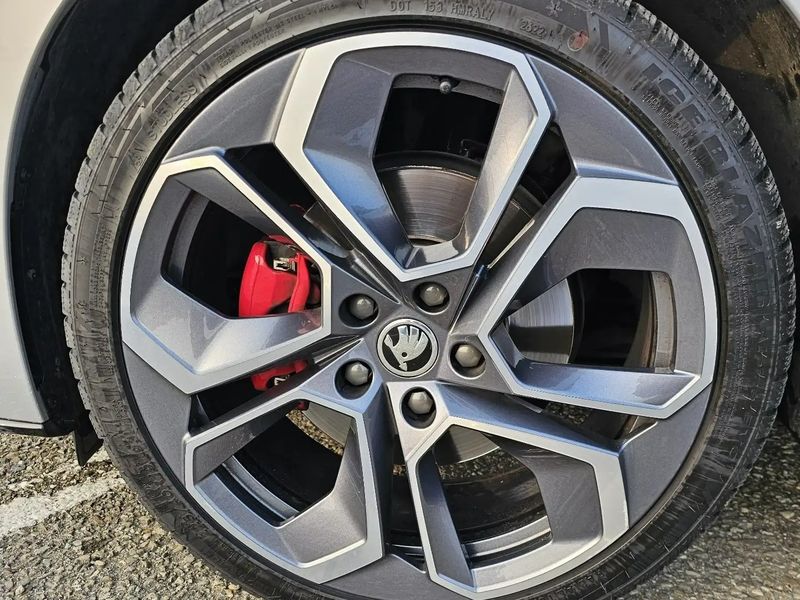 Škoda Octavia Combi • 2023 • 20,300 km 9