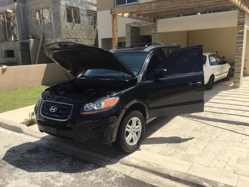 Hyundai Santa Fe • 2010 • 115,000 km 3