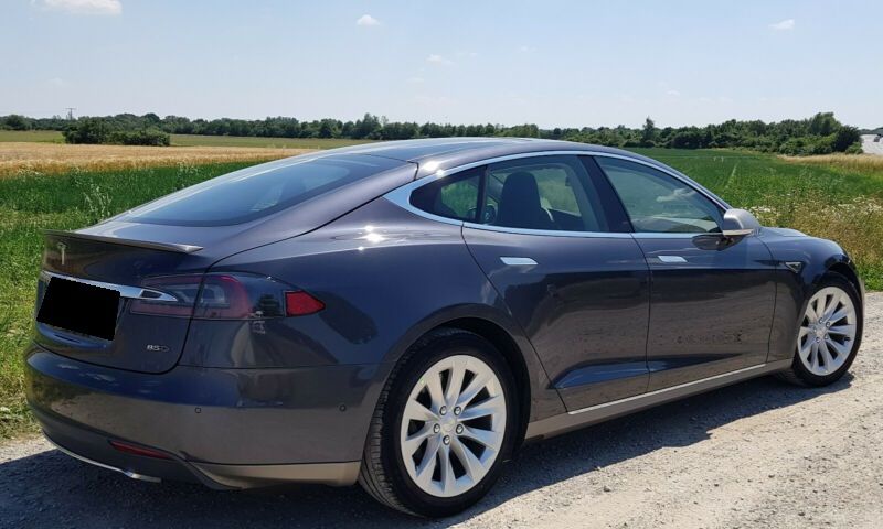Tesla Model S • 2015 • 168,000 km 6