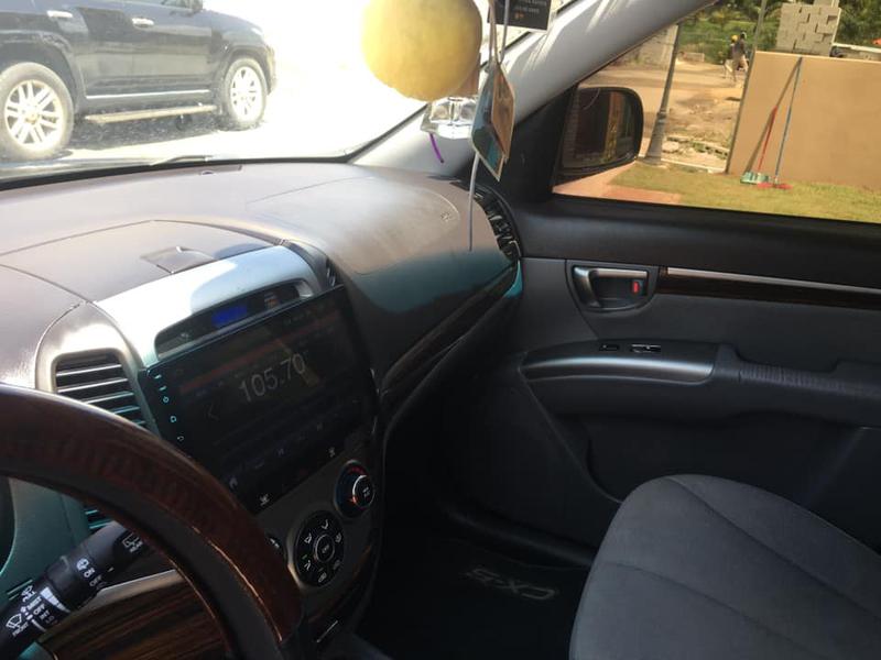 Hyundai Santa Fe • 2010 • 115,000 km 4