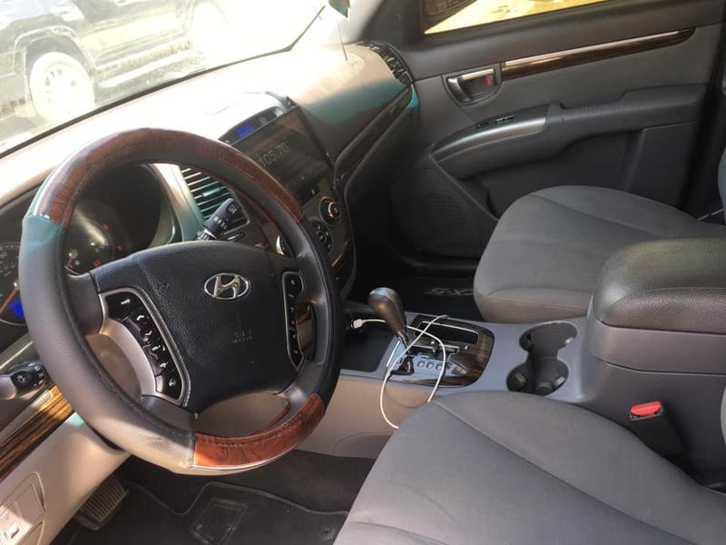 Hyundai Santa Fe • 2010 • 115,000 km 2