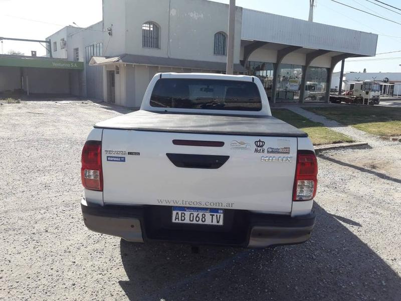 Toyota Hilux • 2017 • 63,900 km 9