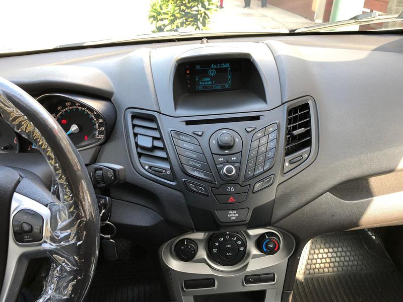 Ford Fiesta • 2015 • 35,000 km 4