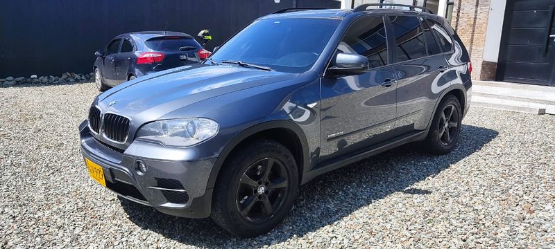 BMW X5 • 2013 • 112,000 km 3