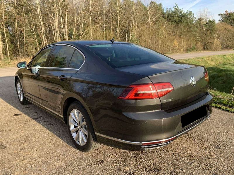 Volkswagen Passat • 2018 • 92,000 km 4