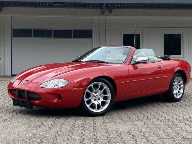 Jaguar XKR Convertible • 1998 • 122,174 km 1