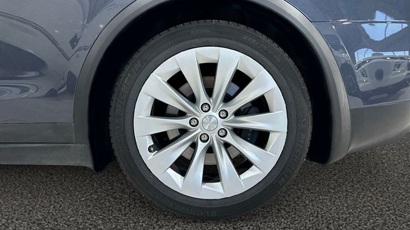 Tesla Model X • 2019 • 51,000 km 22