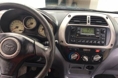 Toyota RAV4 • 2001 • 232,000 km 3