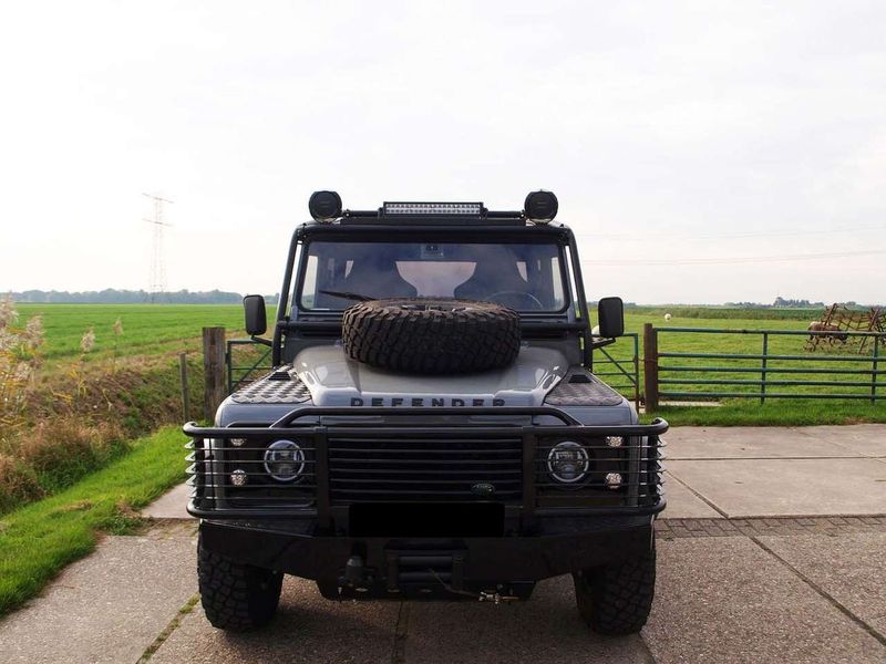 Land Rover Defender • 1999 • 250,700 km 6