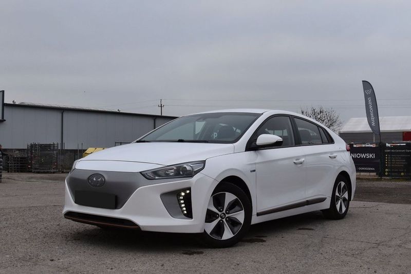 Hyundai Ioniq Electric • 2017 • 70,000 km 2