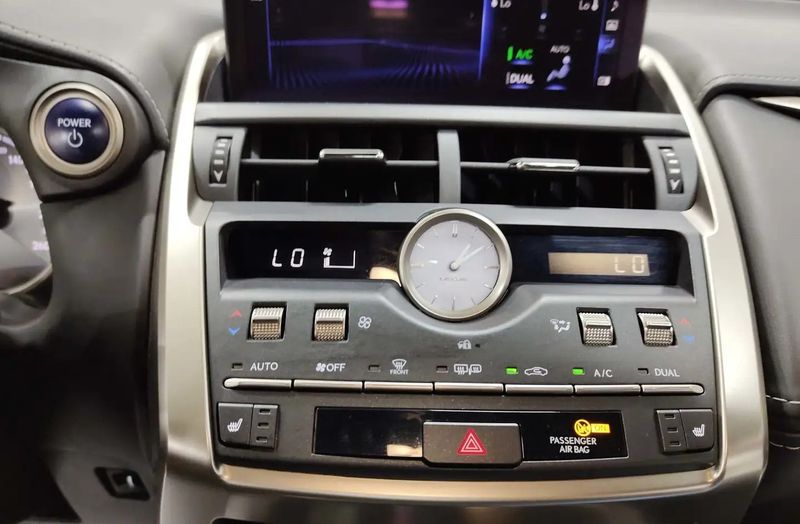 Lexus NX • 2021 • 38,195 km 12