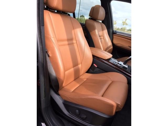BMW X5 • 2008 • 291,000 km 4