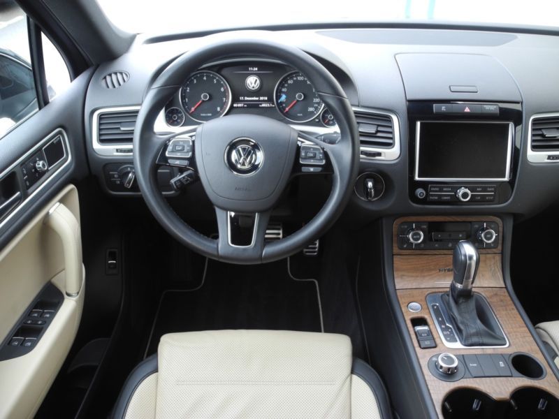 Volkswagen Touareg • 2012 • 119,996 km 17