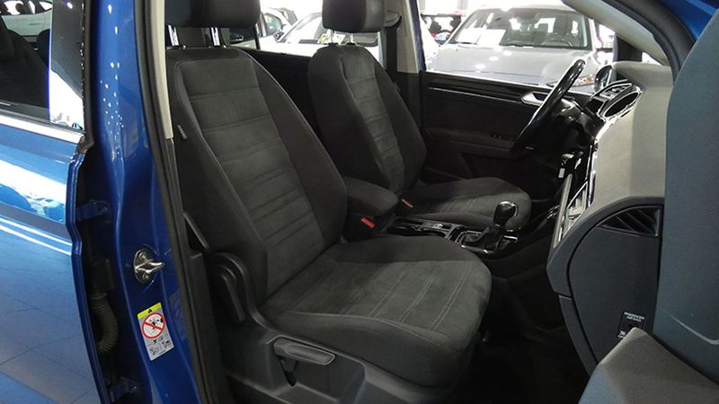Volkswagen Touran • 2018 • 132,596 km 5