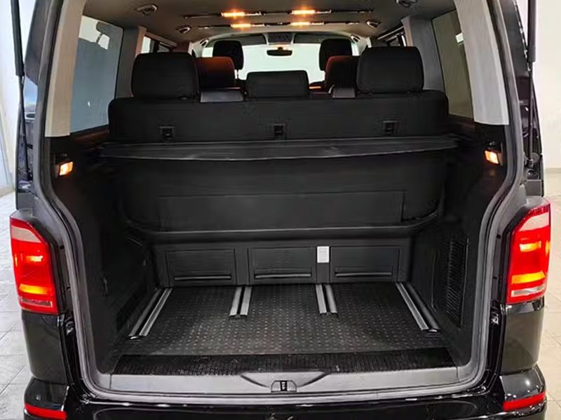 Volkswagen Multivan • 2019 • 121,103 km 11