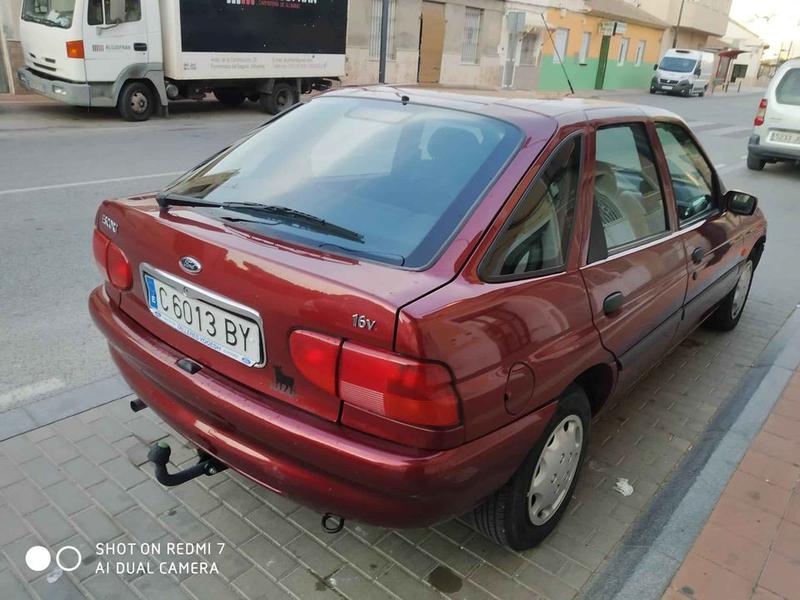 Ford Escort • 1998 • 95,907 km 8