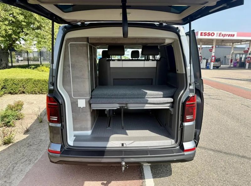 Volkswagen California • 2022 • 42,000 km 12