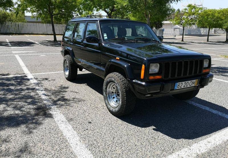 Jeep Cherokee • 1999 • 249,999 km 1