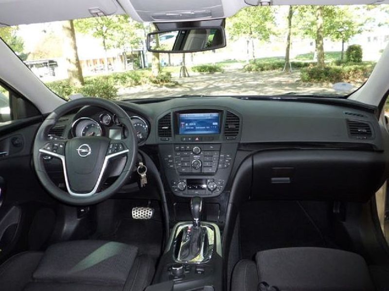 Opel Insignia • 2009 • 180,500 km 5