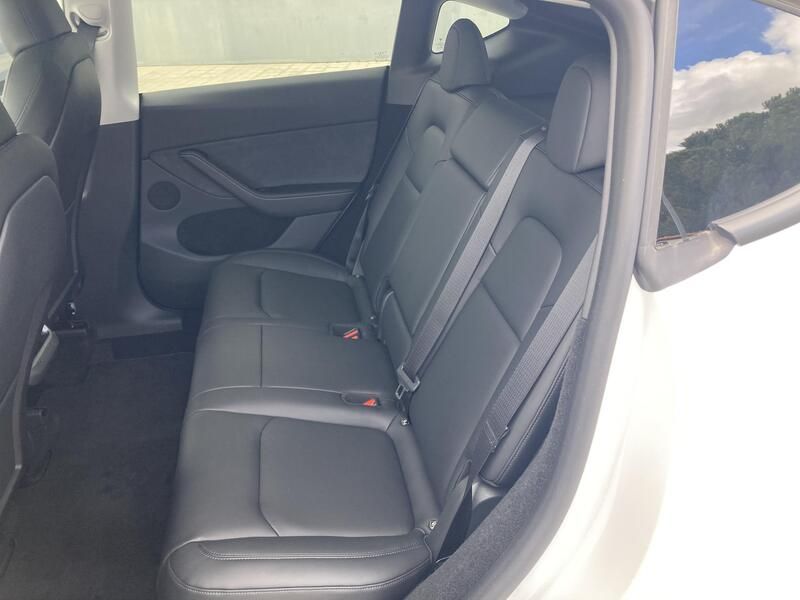 Tesla Model Y • 2024 • 2,458 km 26