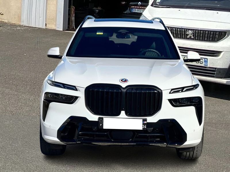 BMW X7 • 2023 • 3,500 km 1