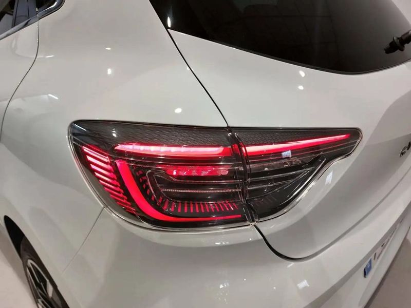 Renault Clio • 2024 • 11,000 km 7